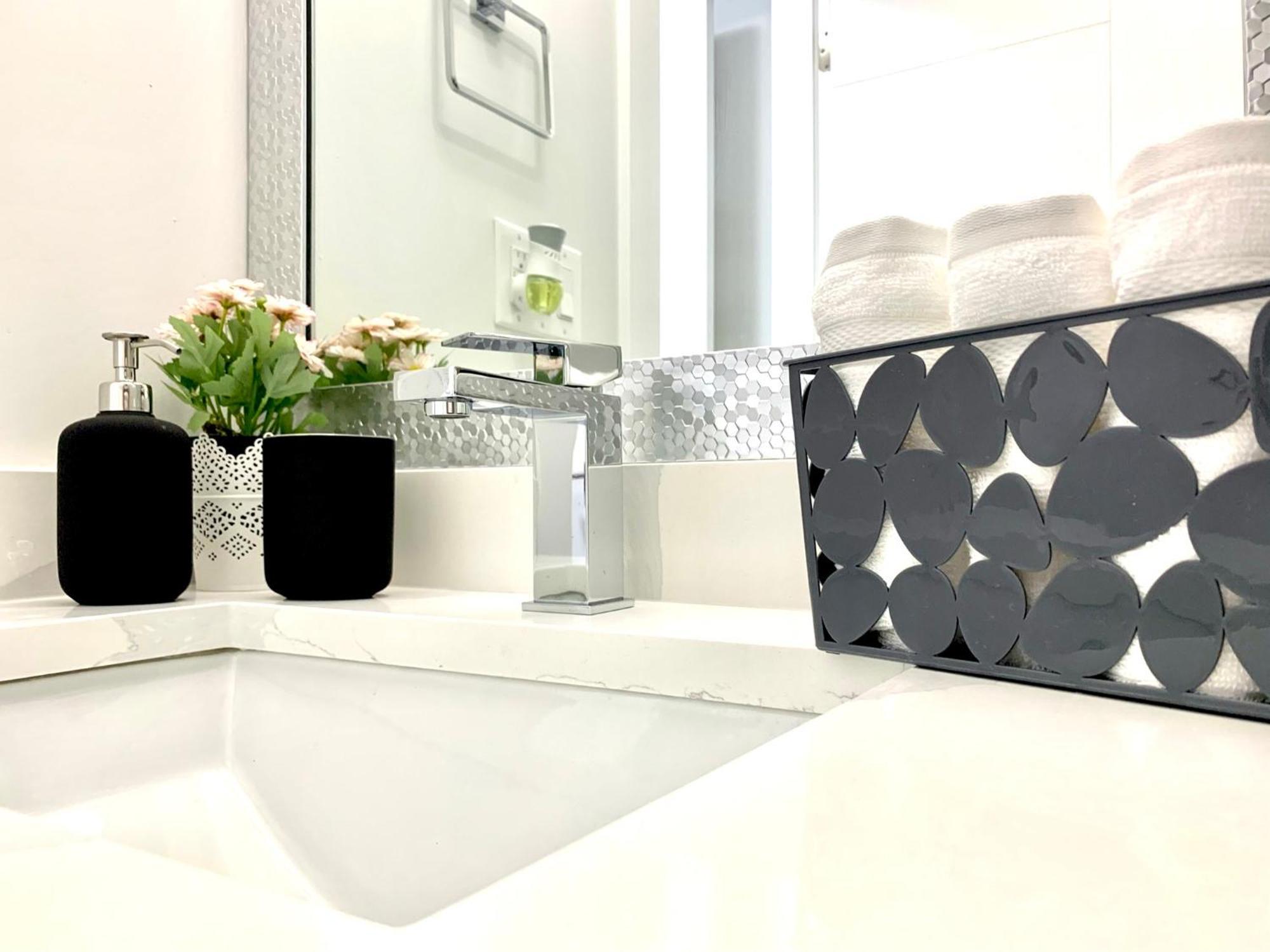 Luxurious & Stylish Two Bedroom Suite, Full Kitchen, Close To Vancouver Delta Luaran gambar